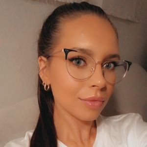 Meet your Posher, Corinne